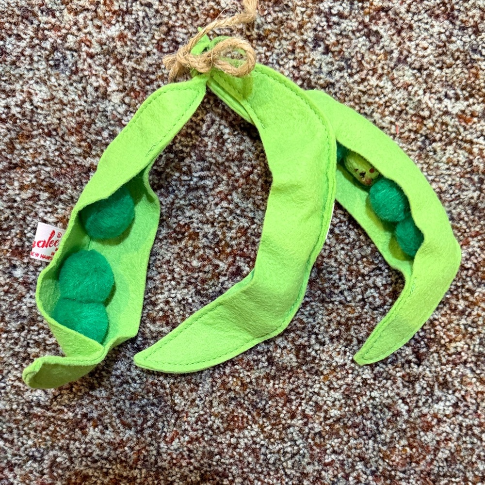 Annalee Green Pea Pod Plush with Peas - Picture 5 of 6
